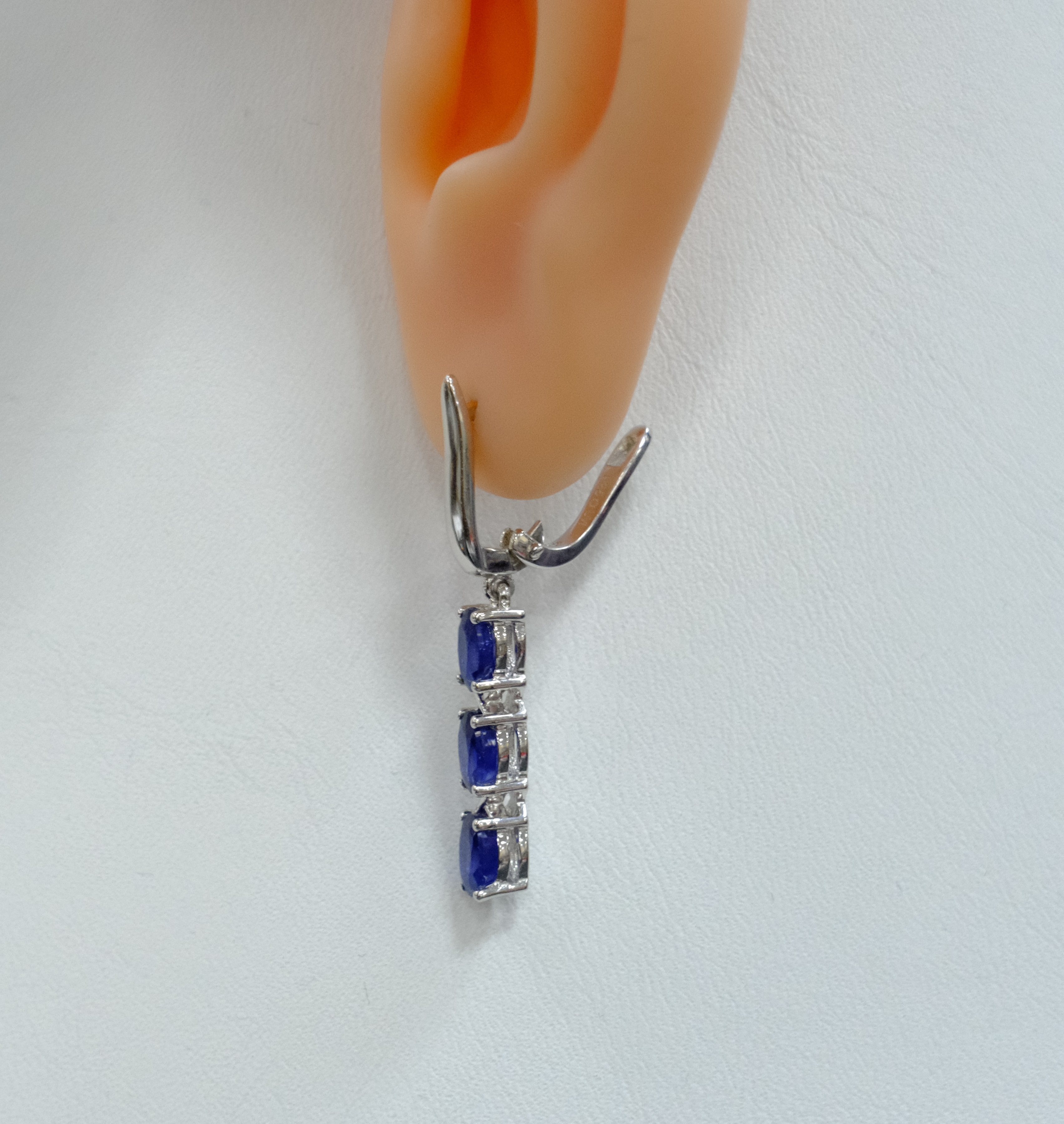 Серебряные серьги с сапфирами